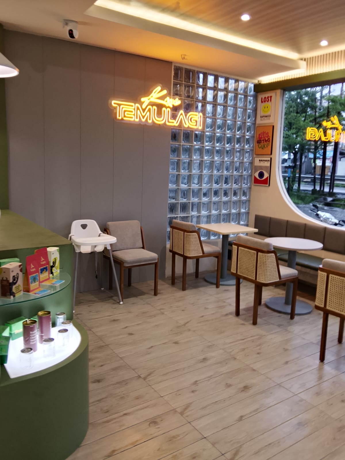 Suasana Cafe 3